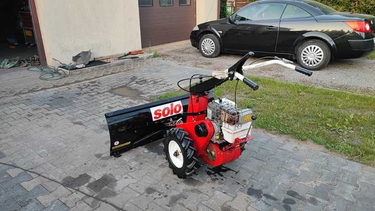 Odśnieżarka   SOLO z  pługiem