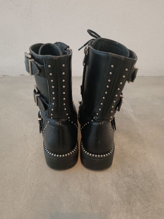 Botas pretas tamanho 37