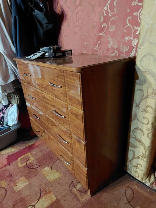 Тумбочка для одежды