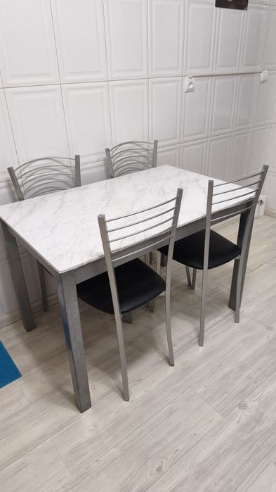 Mesa de cozinha - Tampo em pedra