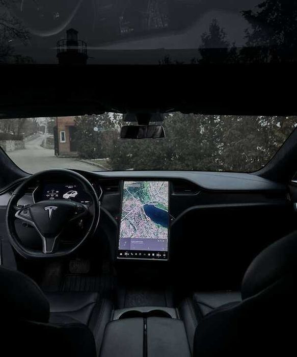 Tesla Model S 2018