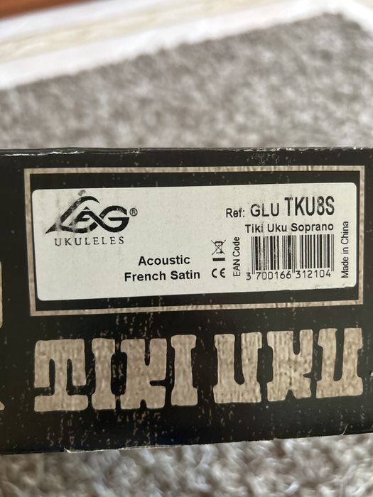 Ukelele da marca Lag em ótima condição, perfeito para iniciantes.