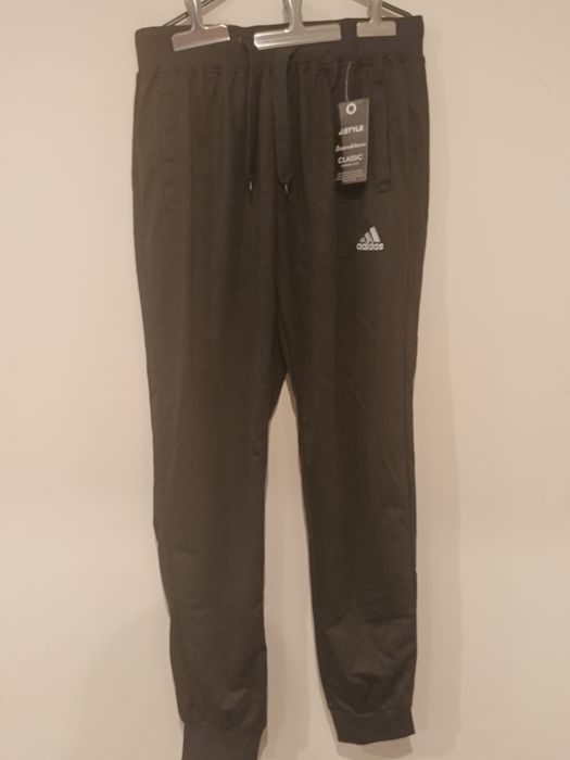 Czarne spodnie dresowe 2xl .
