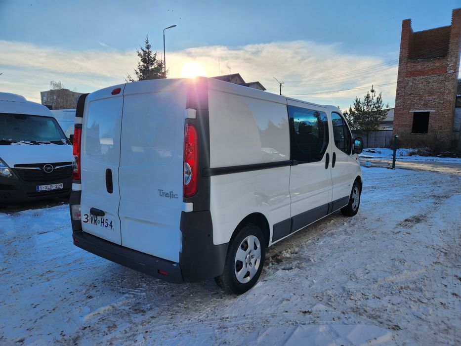 Опель Віваро 2011 рік, 2,0 дизель, 84 квт.Оригінальний вантажо-пасажир