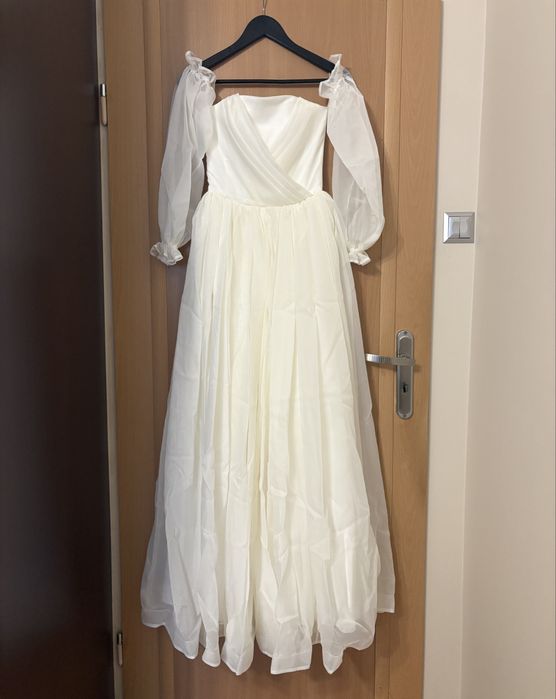 Szyfonowa suknia ślubna z odpinanymi rękawami Kulunove