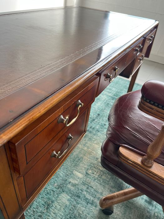 Mesa e cadeira de escritório executivo
