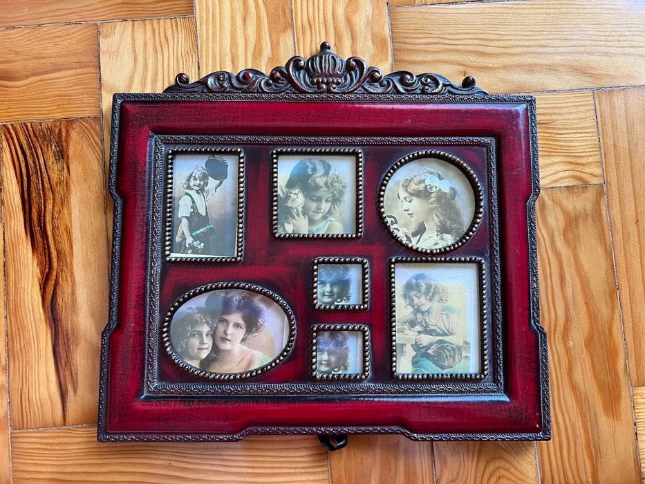 Moldura de fotografias antiga vermelha