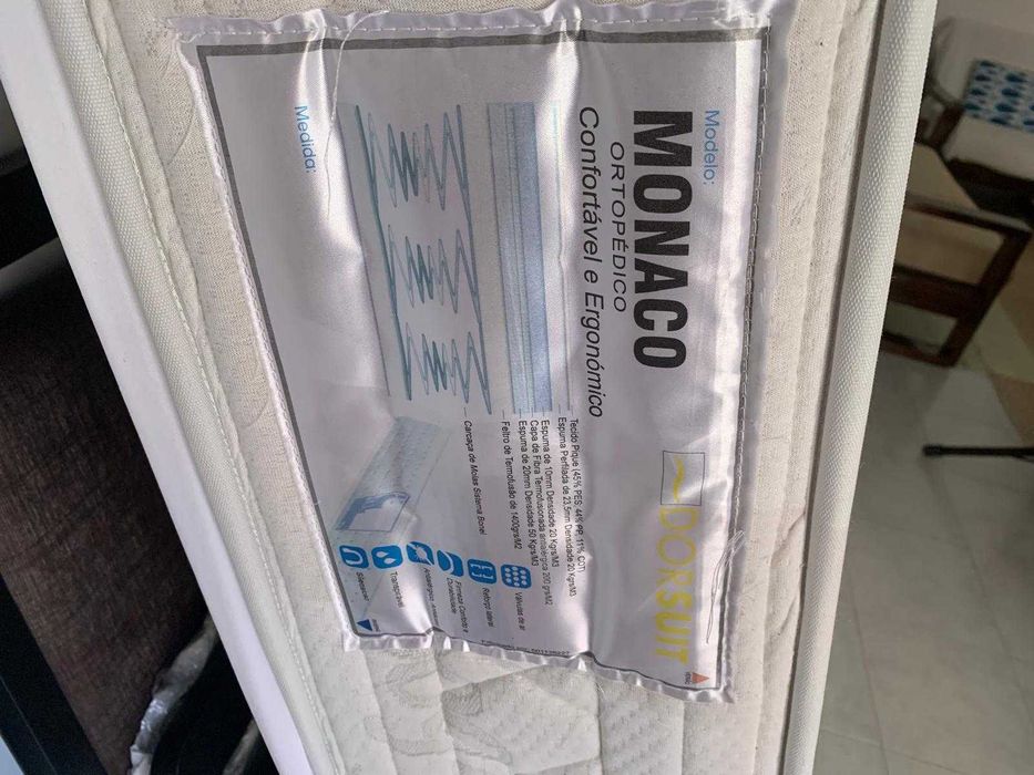 Conjunto Cama de Casal Estofada + Colchão (200x160) – Impecável