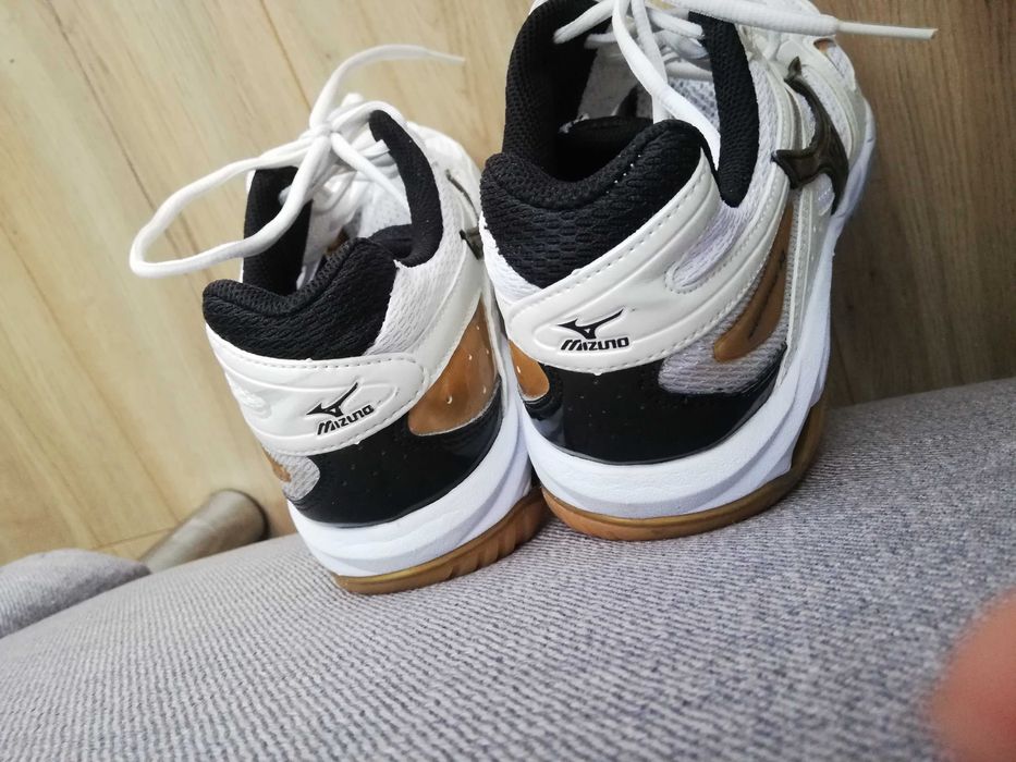 Mizuno buty sportowe halowe
