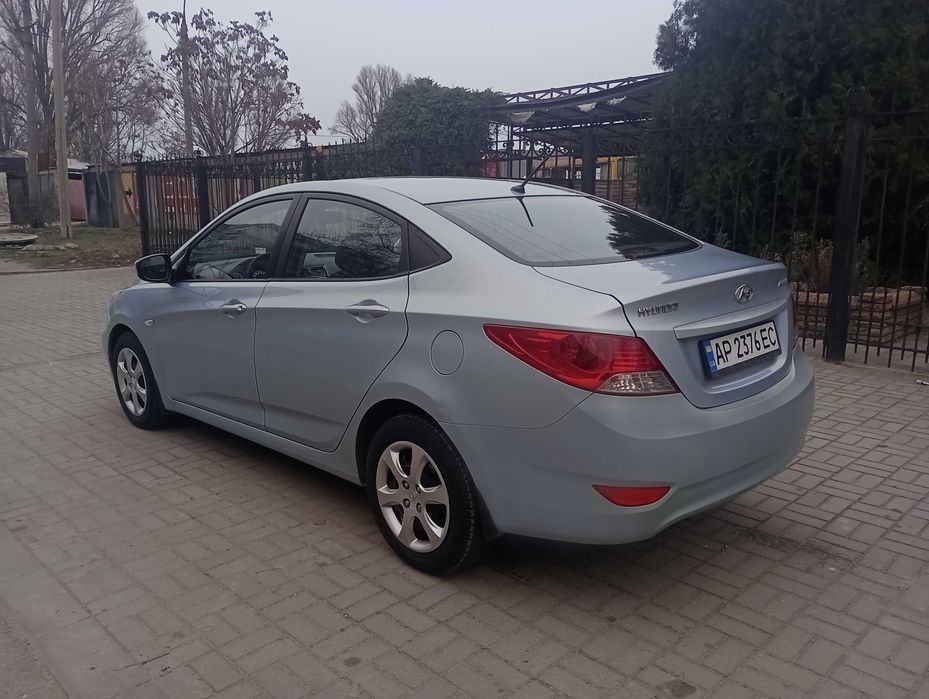 Отличный HYUNDAI Accent 1.4 газ/бензин 2012 года