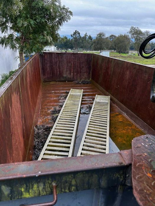 Volvo FL 6 - 14 com grua