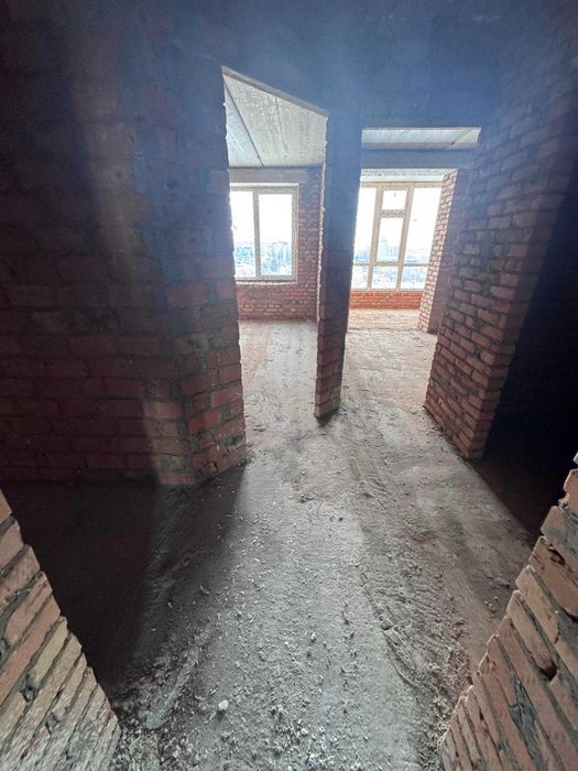 2к, Виставка , середній повер, зарічанська, ціна топ, оформлення за вл