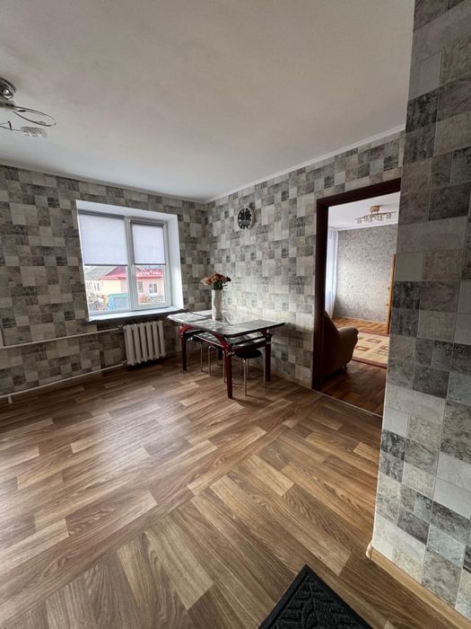 Хостил 24/7 подобово по часово