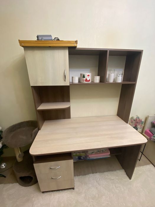 Письменный стол , для офиса или дома