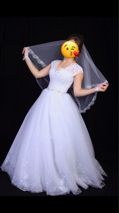 Продам весільню сукню