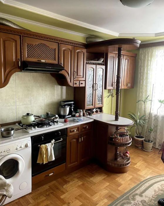 Продаж 3к квартири 116 кв. м на вул. Котляревського