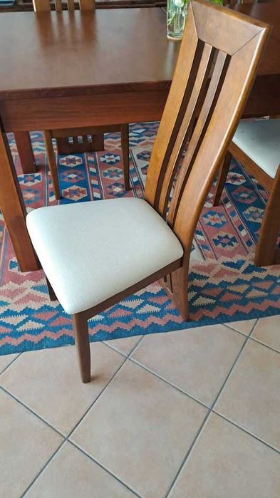 Mesa de sala e 4 cadeiras