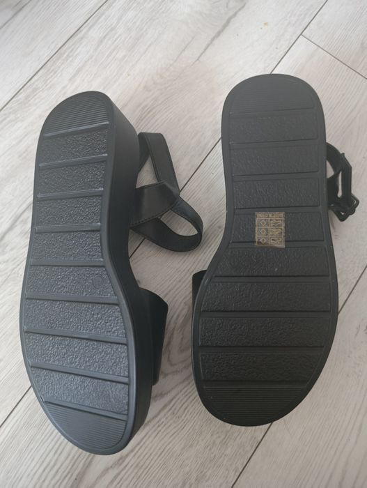 Buty na koturnie