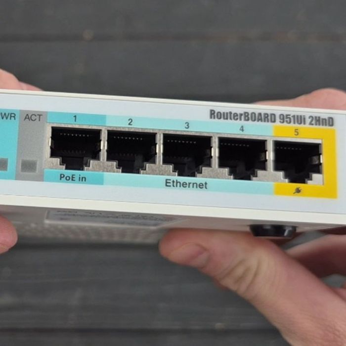 Маршрутизатор MikroTik RB951Ui-2HnD Ротер