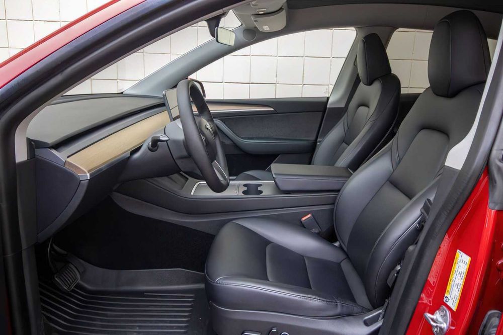 Tesla Model Y Long Range      2023