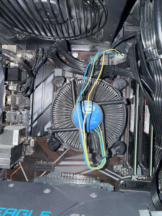 Części do komputera (procesor, ram oraz płyta główna)