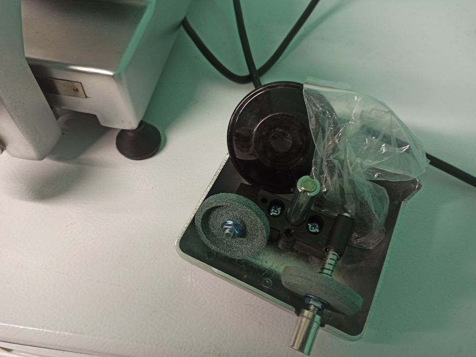 Продам професійний слайсер Hendi 220