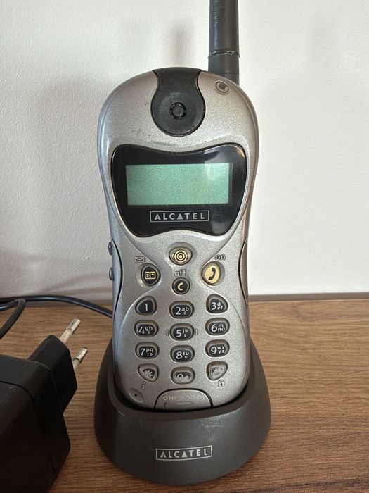 Telefon Alcatel One Touch + ładowarka
