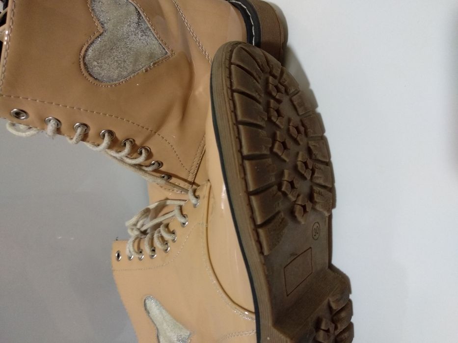 Botas criança e sapatilhas de menina
