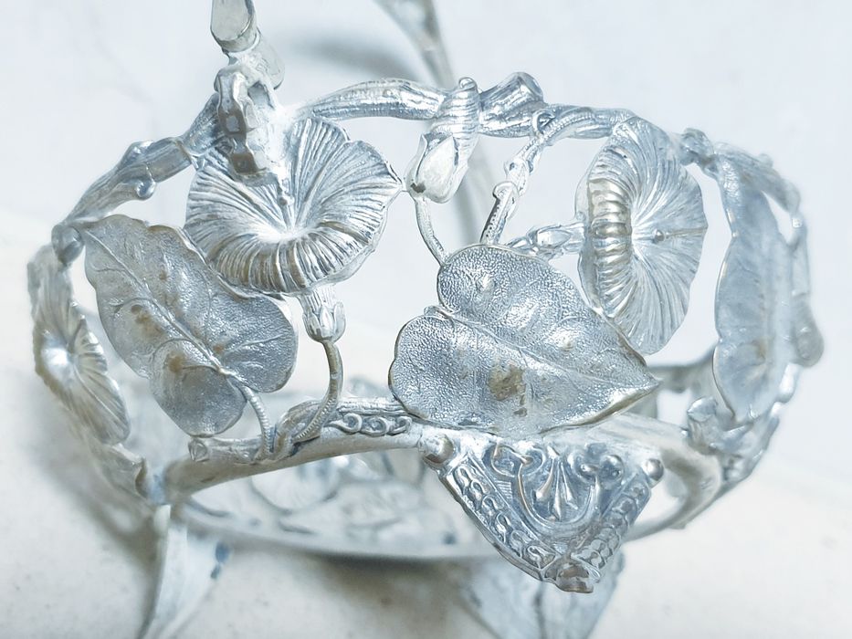 Lindissimo antigo cestinho Arte Nova com floral - banho em prata