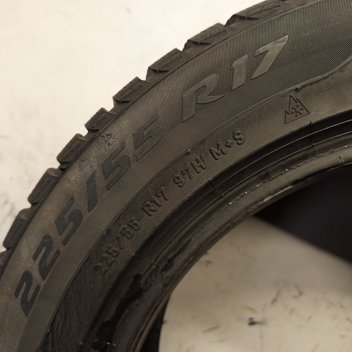 225/55R17 Pirelli Sottozero 3