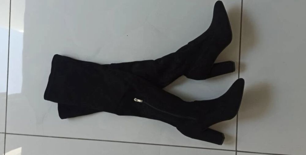 Botas Pretas cano alto