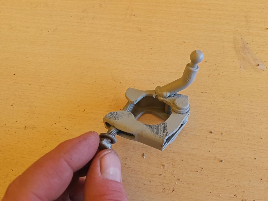 obejma regulatora zawieszenia hydraulicznego tył Citroen C5