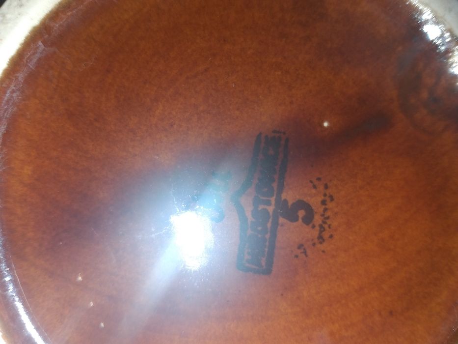 Dwa,stare, porcelanowe przedmioty z sygnaturami PRL