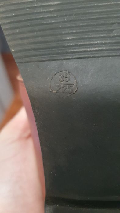 Взуття дитяче 35р 225