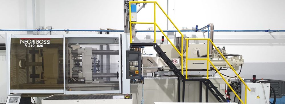 Máquina de injecção Negri bossi 210