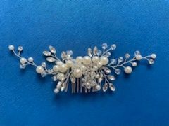 Ozdoby do włosów.  Podwiązka