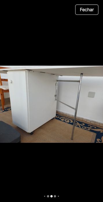 Mesa extensível com arrumação