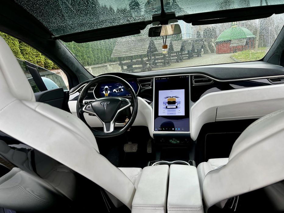 Tesla model X 90