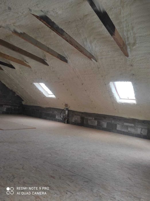 Ocieplenie poddasza piana  Pur  Izolacje natryskowe