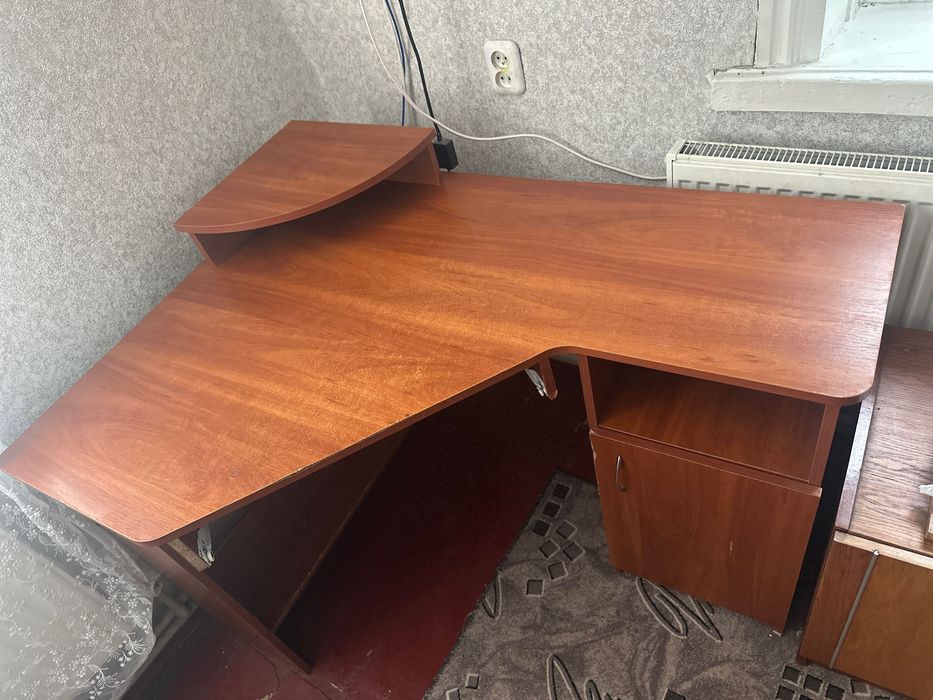 Компʼютерний стіл