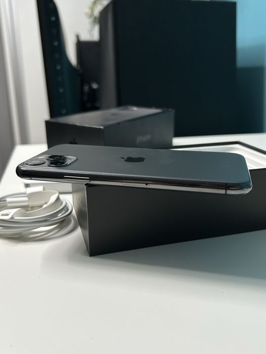 IPhone 11 Pro • 64GB • 83% • Słuchawki Na kablu • Kabel