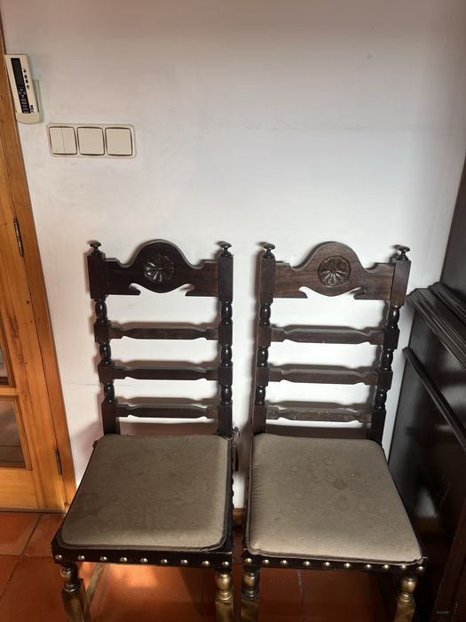 Mesa e cadeiras