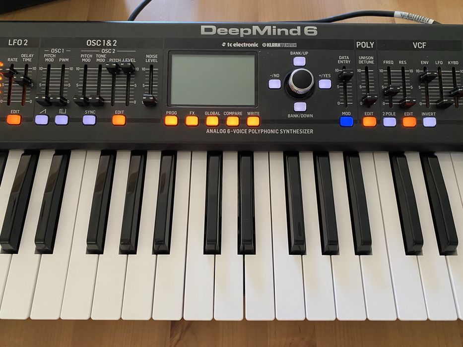 Behringer Deepmind 6