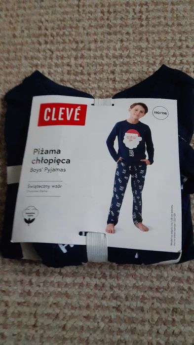 Nowa piżama chłopięca 110/116 z Mikołajem