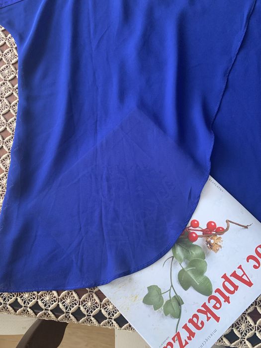 Bluzka Guess kobaltowa, elegancka ( oversize ) roz M