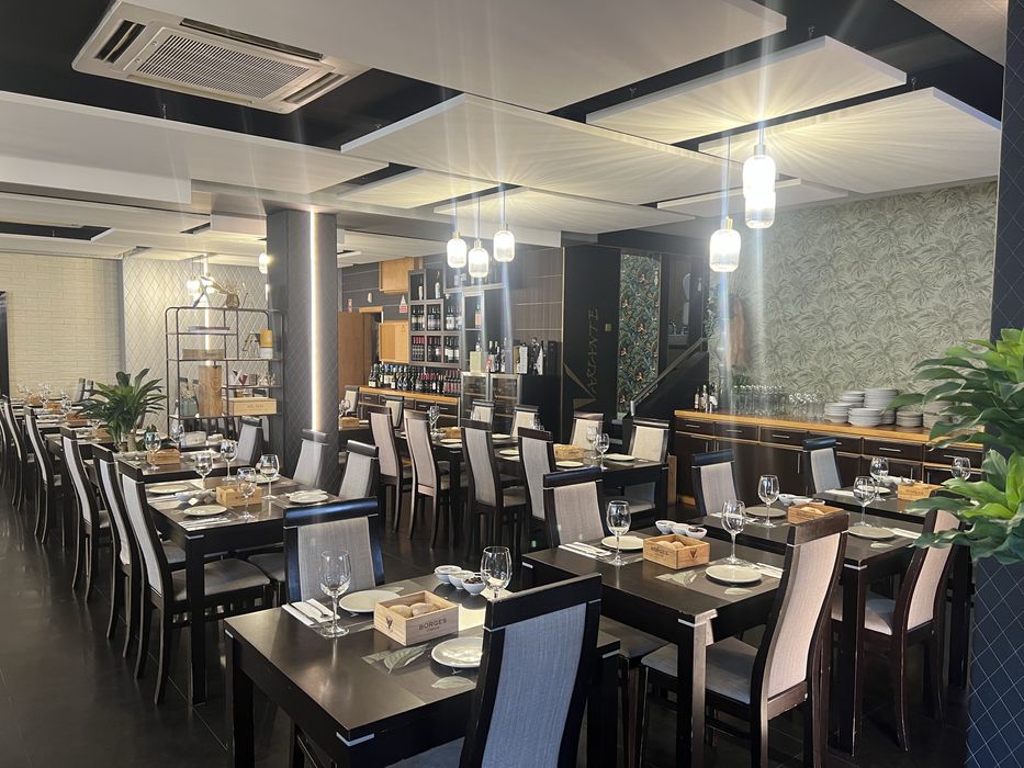 Cadeiras usadas madeira muito resistente