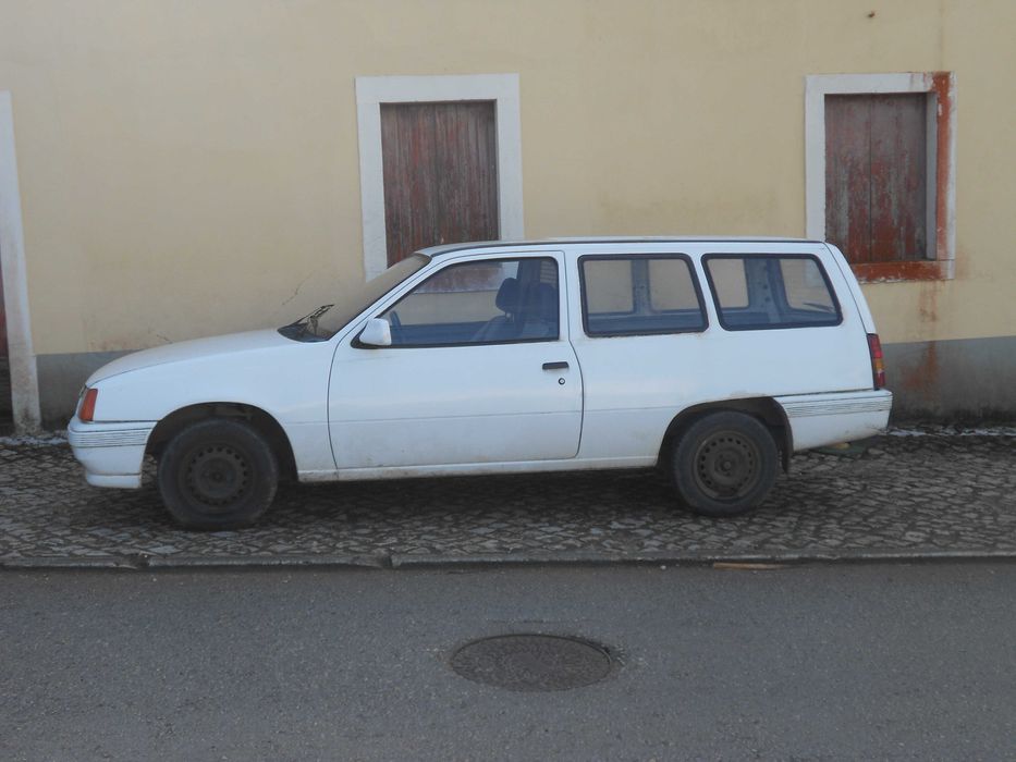 Diversas peças OPEL KADETT E Delvan 1.7D baratas para desocupar