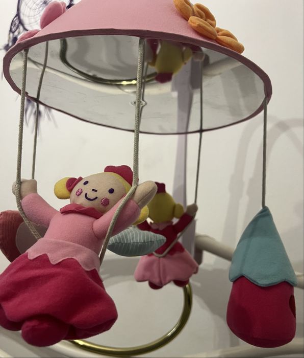 Mobile berço bebé menina