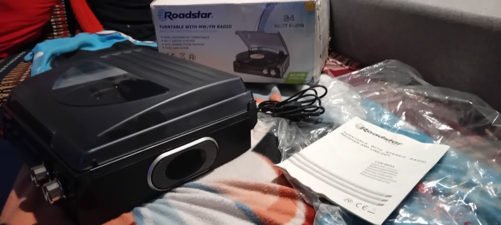 Gira discos com radio Roadstar novo