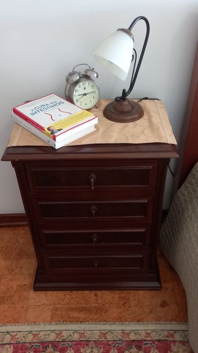 Mobilia de quarto, madeira,  bom estado